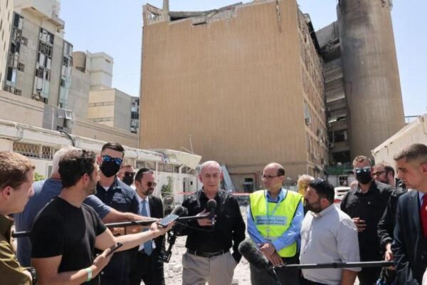 Image showed Israeli Prime Minister Benjamin Netanyahu visiting the Soroka hospital complex after it was hit by a missile fired from Iran on 19 June 2025