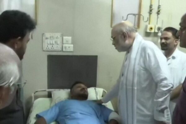 Vishwashkumar Ramesh meeting an Indian government minister
