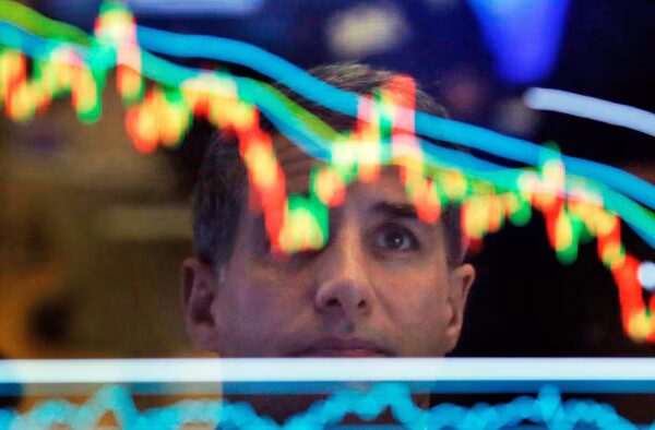 📉 Fears over U.S. Debt Load and Inflation Ignite Exodus from Long‑Term Bonds