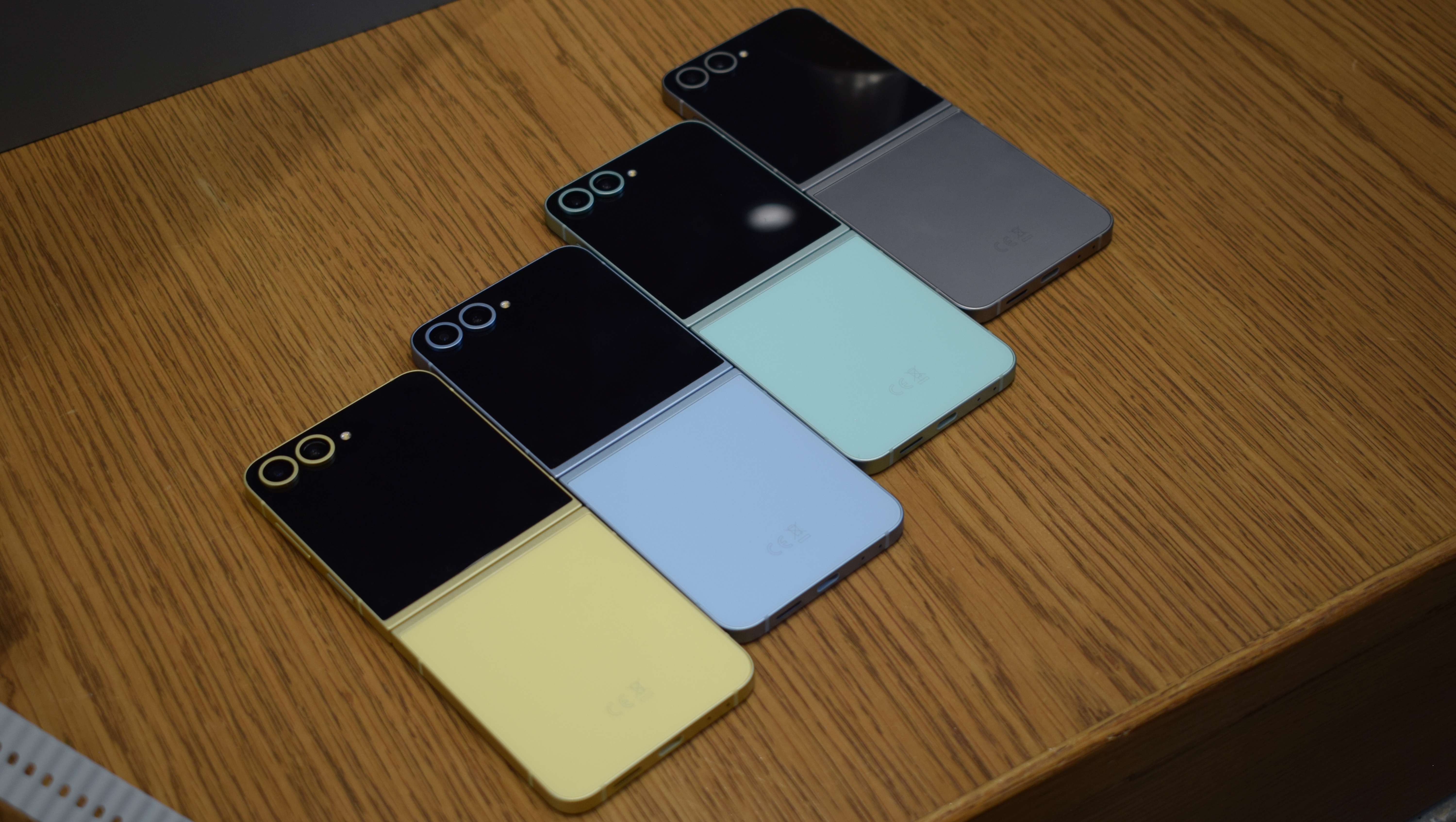 A photograph of 4 Samsung Galaxy Z Flip 6 phones