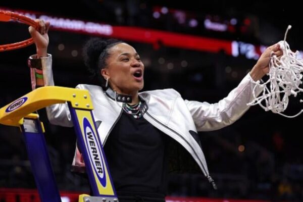 Knicks coaching rumors: South Carolina AD says New York reached out to women’s basketball coach Dawn Staley dawn.jpg